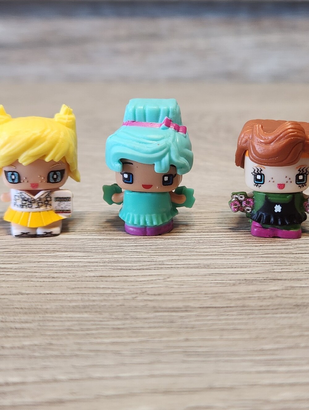 Mini Mixie Q figures 3 figures